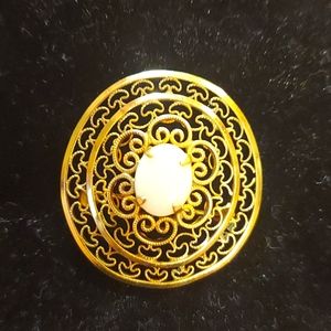 12k Australian vintage brooch